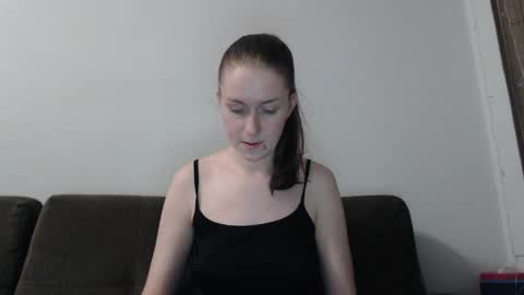 lily_love_x online show from April 9, 6:19 am