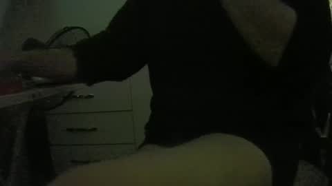 Snapshot of lily_lovelyman_ chatting on December 28, 8:37 am lily lovelyman online show from December 28, 8:37 am