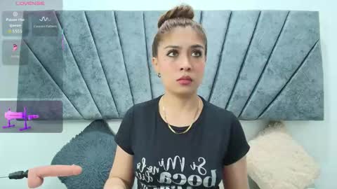 Snapshot of lily_meghan chatting on November 30, 9:41 pm LILY MEGHAN online show from November 30, 9:41 pm