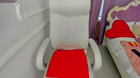 Lily online show from April 10, 3:39 pm