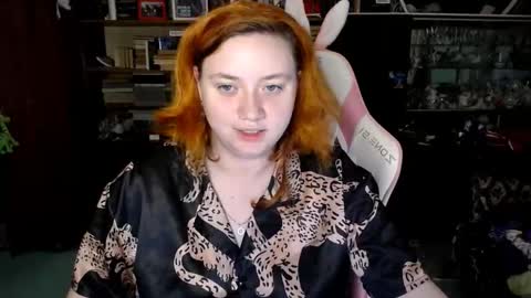 Snapshot of lily_shamy chatting on November 1, 6:32 pm Alice online show from November 1, 6:32 pm