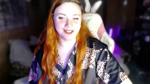 Snapshot of lily_shamy chatting on November 11, 5:46 pm Alice online show from November 11, 5:46 pm