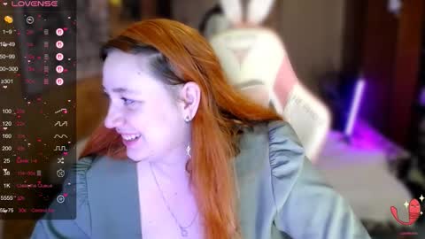 Snapshot of lily_shamy chatting on December 3, 7:01 pm Alice online show from December 3, 7:01 pm