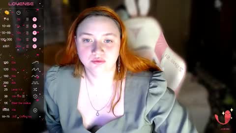 Snapshot of lily_shamy chatting on December 4, 8:50 pm Alice online show from December 4, 8:50 pm