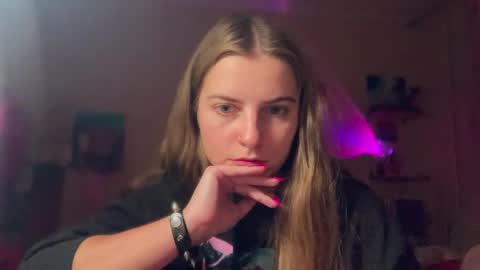 Lily online show from November 16, 5:40 pm