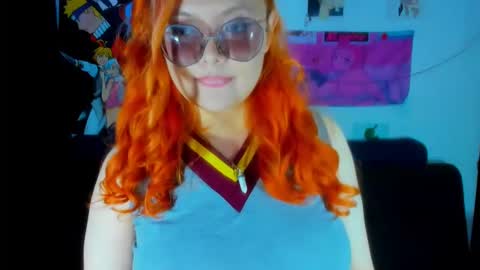 Snapshot of lily_stone04 chatting on December 6, 7:43 am lily_stone04 online show from December 6, 7:43 am