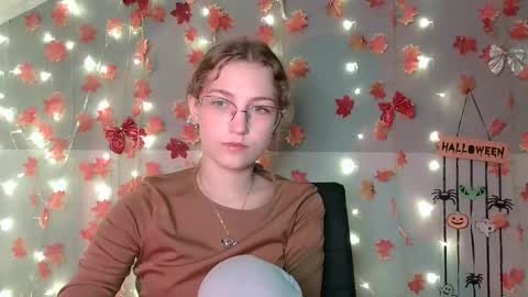 small lily online show from October 9, 12:03 pm