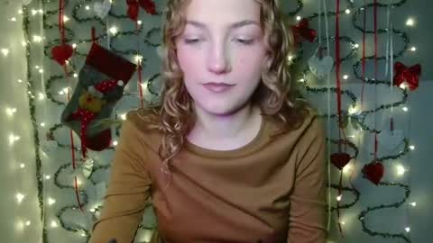 small lily online show from December 17, 6:14 pm