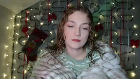 small lily online show from December 22, 6:05 pm