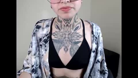 Snapshot of lilyadamsc chatting on January 19, 8:09 pm Lily online show from January 19, 8:09 pm