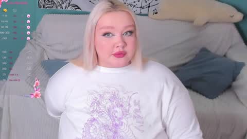 Lily online show from December 18, 5:00 pm