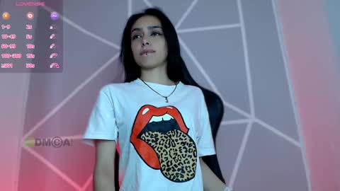 Snapshot of lilylouisee_ chatting on December 3, 2:27 pm Liliana louise online show from December 3, 2:27 pm