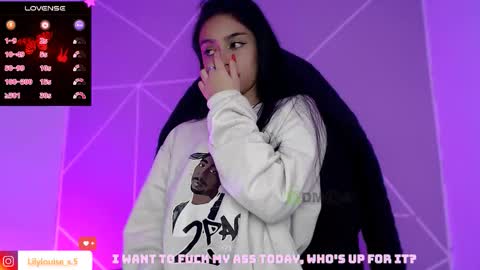 Snapshot of lilylouisee_ chatting on December 4, 4:59 pm Liliana louise online show from December 4, 4:59 pm