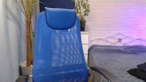 Lily online show from September 25, 7:56 am