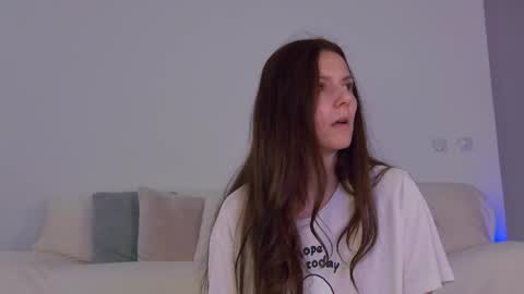 Snapshot of lilyroselyn chatting on September 29, 5:34 am Lily online show from September 29, 5:34 am