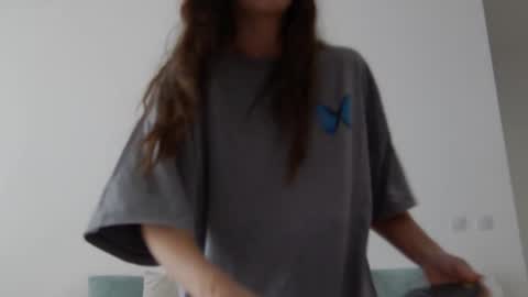 Snapshot of lilyroselyn chatting on October 17, 8:39 am Lily online show from October 17, 8:39 am