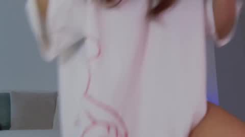 Snapshot of lilyroselyn chatting on October 18, 10:49 am Lily online show from October 18, 10:49 am