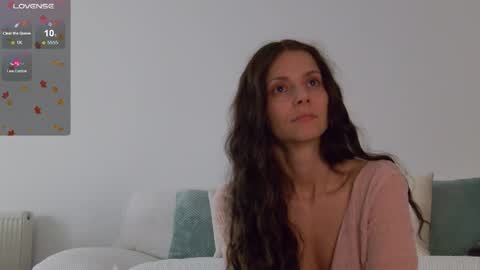 Snapshot of lilyroselyn chatting on October 26, 12:00 pm Lily online show from October 26, 12:00 pm