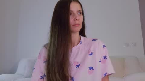 Snapshot of lilyroselyn chatting on November 4, 4:00 am Lily online show from November 4, 4:00 am