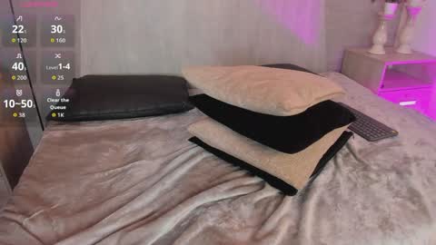   online show from April 8, 7:25 pm