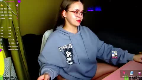 Snapshot of lilysweet13 chatting on November 10, 9:36 pm Lily online show from November 10, 9:36 pm