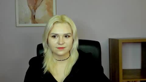 Snapshot of lilysweetxo chatting on February 11, 2:44 pm Lily online show from February 11, 2:44 pm
