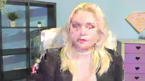 Snapshot of lilysweetxo chatting on February 14, 2:47 pm Lily online show from February 14, 2:47 pm