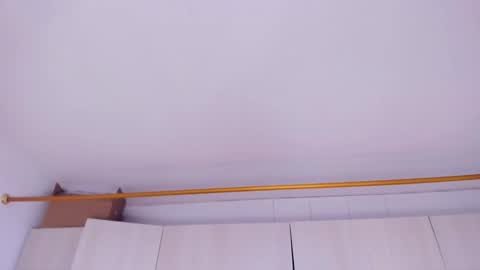 lilywhitee1 online show from March 25, 4:40 am