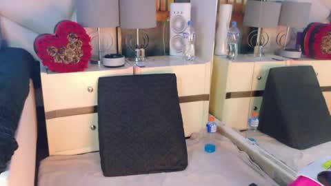 Snapshot of lilyybigass chatting on November 20, 11:43 am Lilly online show from November 20, 11:43 am