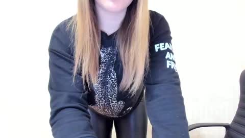 Snapshot of limebabykristi123 chatting on January 18, 6:21 pm online show from January 18, 6:21 pm