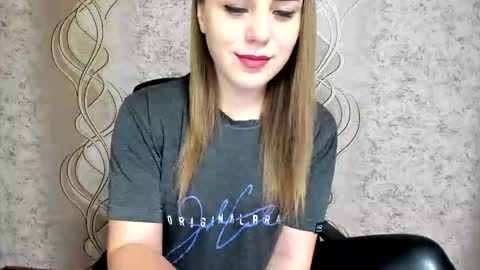 Snapshot of limebabykristi123 chatting on November 30, 2:21 pm online show from November 30, 2:21 pm