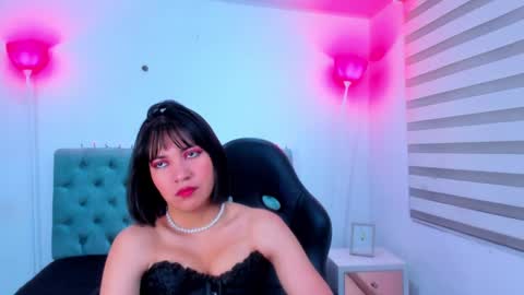 Snapshot of lina_bedoya chatting on January 16, 11:37 am Lina Bedoya online show from January 16, 11:37 am