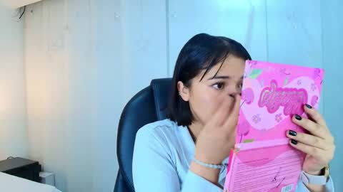 Snapshot of lina_bedoya chatting on December 3, 11:30 am Lina Bedoya online show from December 3, 11:30 am