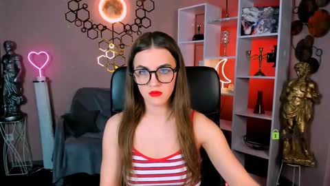 Snapshot of lina_fox12 chatting on October 18, 12:28 pm lina_fox12 online show from October 18, 12:28 pm