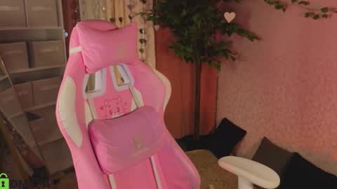 Snapshot of lina_reeds chatting on February 11, 1:10 am LINA online show from February 11, 1:10 am