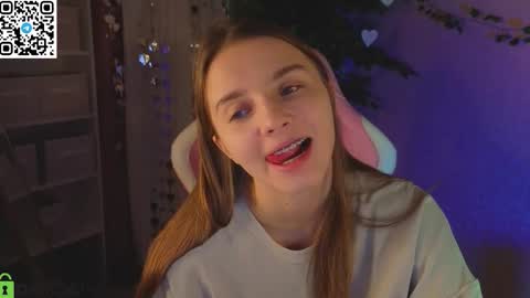 Snapshot of lina_reeds chatting on February 18, 1:12 am LINA online show from February 18, 1:12 am