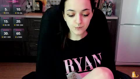 Lina 3  1715622743 online show from December 16, 9:35 am