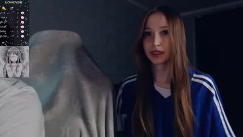 Snapshot of linaandliam chatting on March 5, 12:05 am linaandliam online show from March 5, 12:05 am