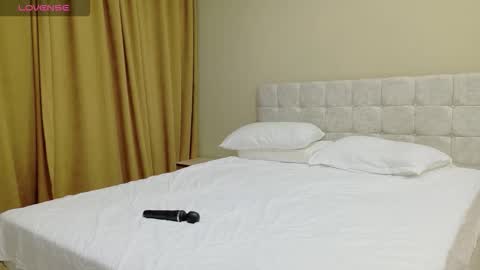 Anna online show from November 8, 7:01 pm