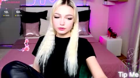 Snapshot of linalirian chatting on September 16, 2:40 pm I am Lina online show from September 16, 2:40 pm