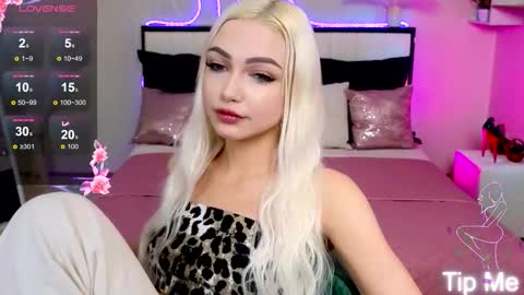Snapshot of linalirian chatting on September 23, 2:09 pm I am Lina online show from September 23, 2:09 pm