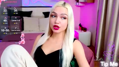 Snapshot of linalirian chatting on October 8, 2:04 pm I am Lina online show from October 8, 2:04 pm