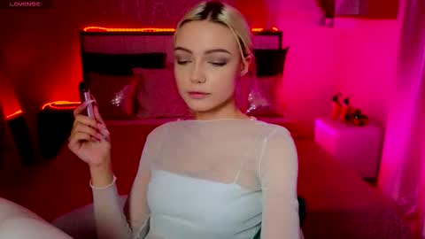 I am Lina online show from November 14, 2:16 pm