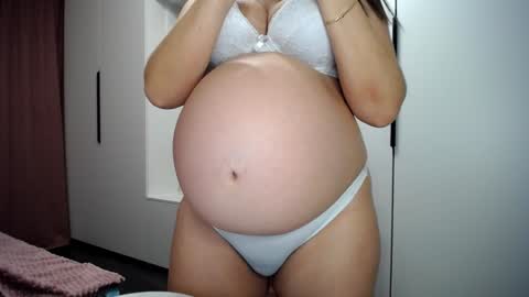 Lina Sparks online show from December 3, 6:38 pm