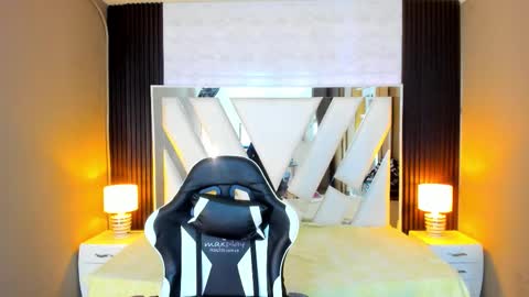  Linda  online show from November 28, 6:54 pm