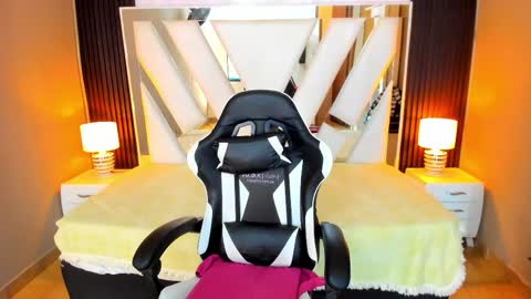  Linda  online show from December 3, 6:28 pm