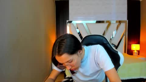  Linda  online show from April 22, 7:04 pm