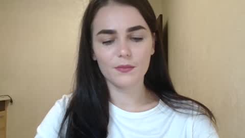 Snapshot of linda_aa chatting on November 28, 8:00 pm Linda online show from November 28, 8:00 pm