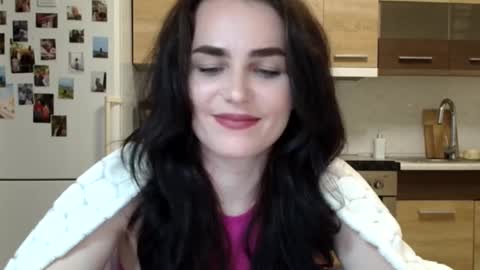 Snapshot of linda_aa chatting on December 4, 8:06 pm Linda online show from December 4, 8:06 pm