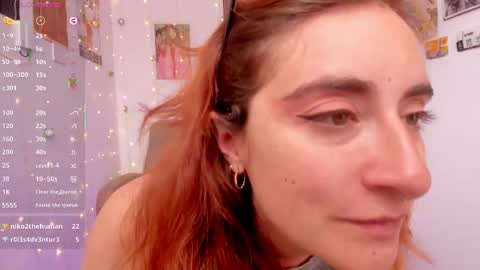 Giggles  online show from October 7, 3:53 pm